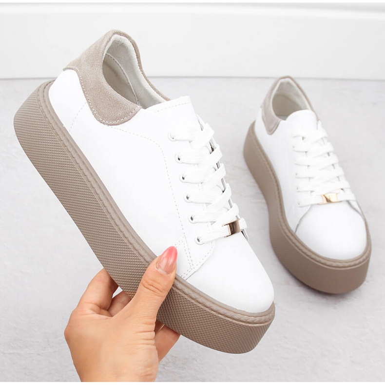 Calçado esportivo feminino de couro branco Filippo DP6119 na plataforma 2