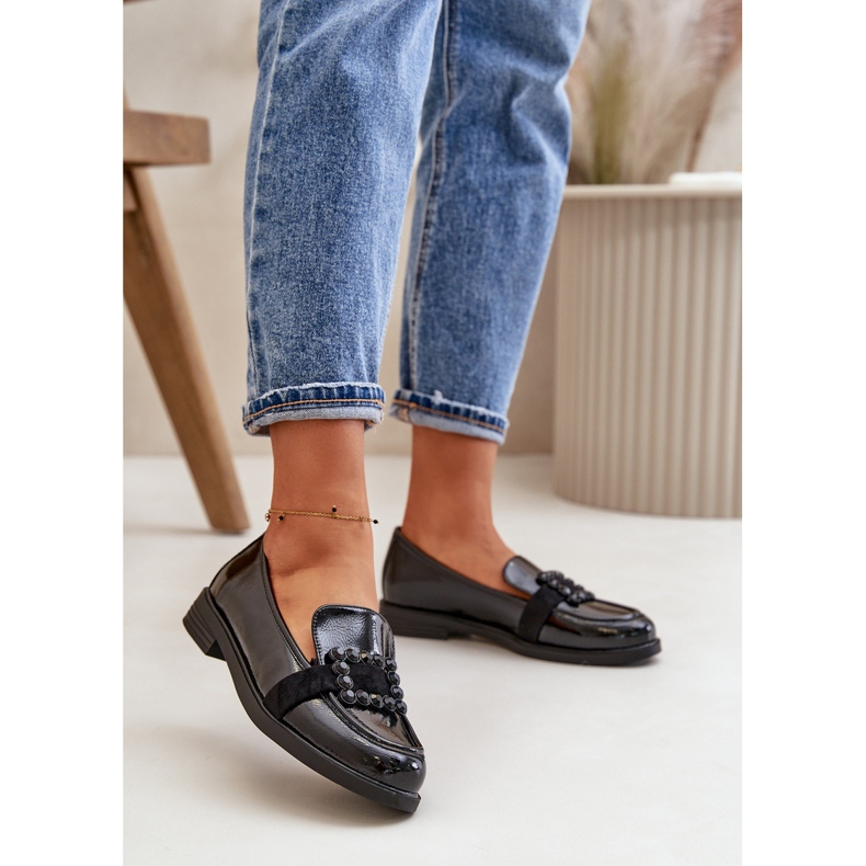 Mocassins femininos de couro envernizado com decoração, preto Vinceza 58389 2