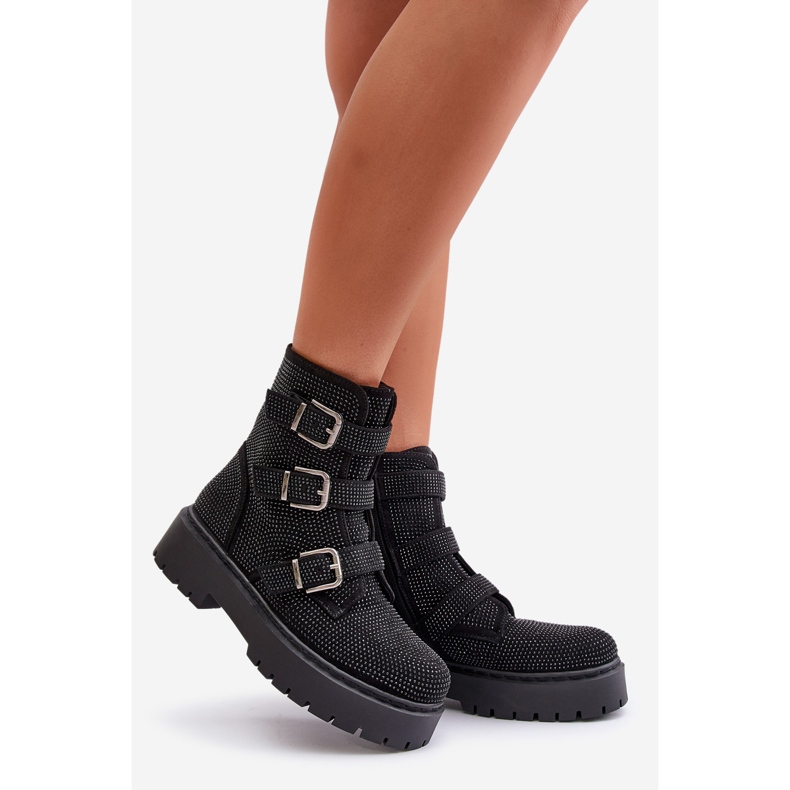 Botins femininos isolados com decoração de bolo preto 1