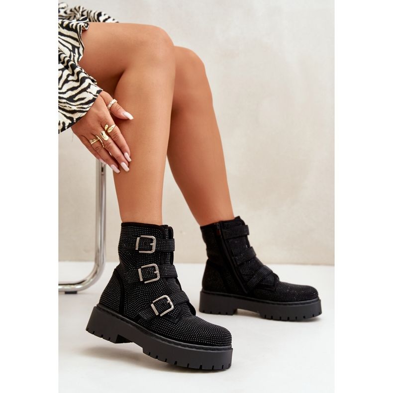Botins femininos isolados com decoração de bolo preto 2