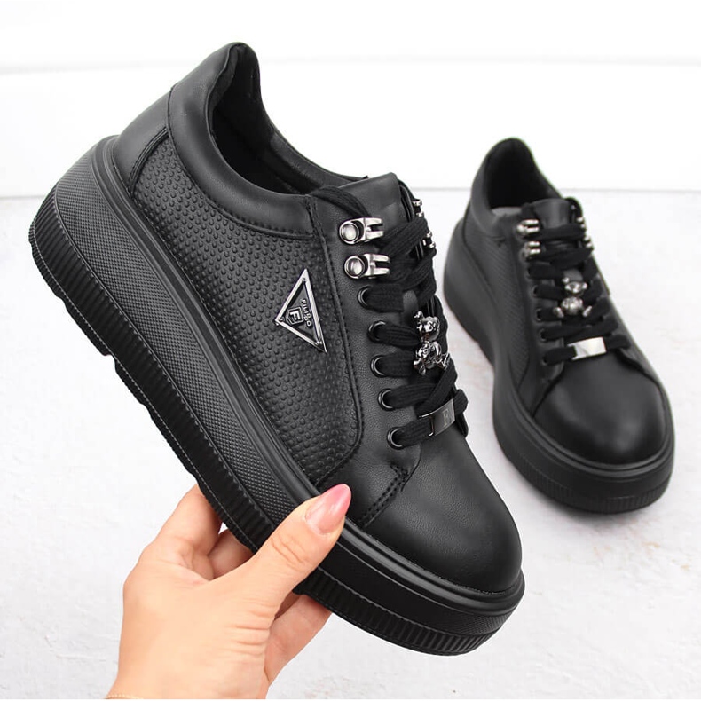 Sapatos femininos de couro preto na plataforma Filippo DP6382 1