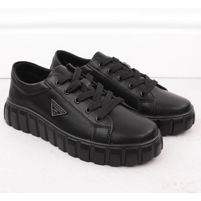 Sapatos femininos de couro preto na plataforma Filippo DP4670 2