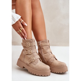 Botins femininos isolados com decoração de bolo bege 2