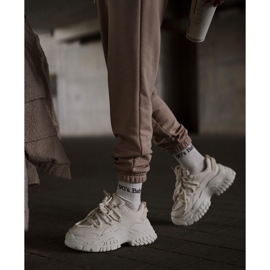 Tênis feminino bege claro com sola grossa Nevela 2