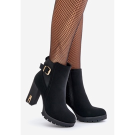 Botas femininas com fivela dourada e salto alto, Erilanes pretas isoladas preto 1 Botas femininas com fivela dourada e salto alto, Erilanes pretas isoladas preto 1