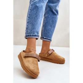 Chinelos femininos forrados de pele na plataforma Camel Azida castanho 2