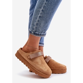 Chinelos femininos forrados de pele na plataforma Camel Azida castanho 1