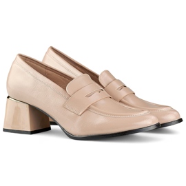 Sapatos bege envernizados com salto baixo e confortável, sapatos bege elegantes 1