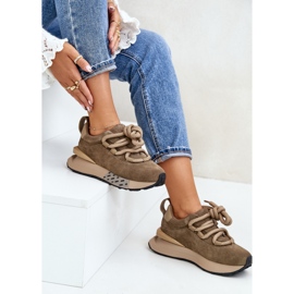 Tênis feminino de camurça na plataforma com cadarço grosso Artiker 54C1466 marrom claro castanho 2 Tênis feminino de camurça na plataforma com cadarço grosso Artiker 54C1466 marrom claro castanho 2