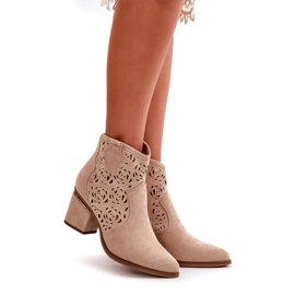 Botas de cowboy vazadas com salto alto e zíper bege claro Vosilara 1 Botas de cowboy vazadas com salto alto e zíper bege claro Vosilara 1