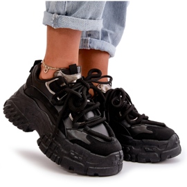 Tênis esportivos femininos em uma enorme sola negra preto 4