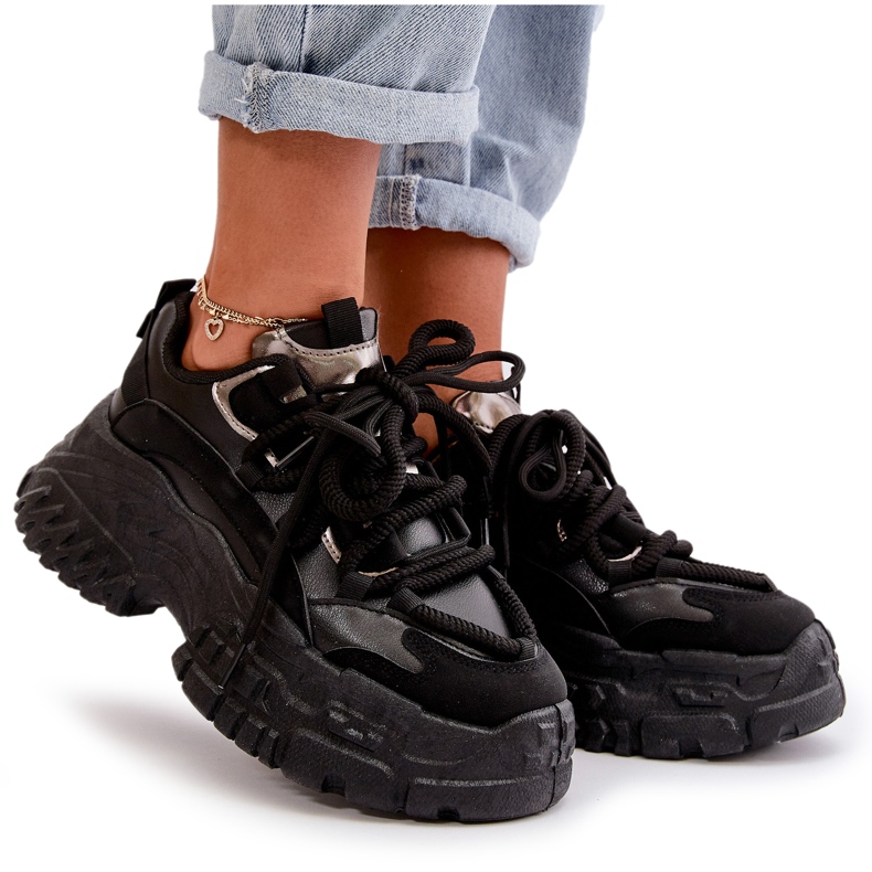 Tênis esportivos femininos em uma enorme sola negra preto 4