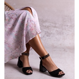 Sandália Athir com salto envernizado preto 1 Sandália Athir com salto envernizado preto 1