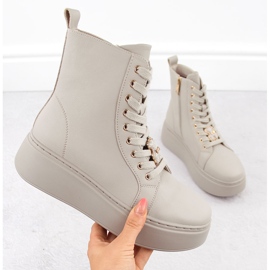 Botas de couro bege sobre plataforma com ursinho de pelúcia Vinceza 66701 1