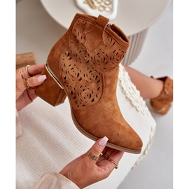 Botas de cowboy perfuradas com salto alto e zíper camelo Vosilara castanho 3