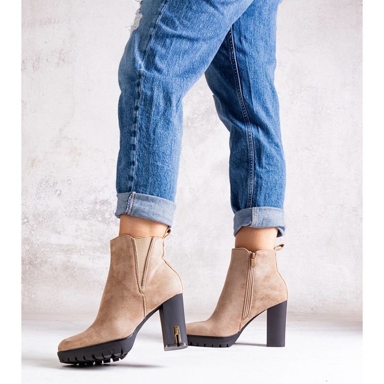 Botins bege com strass da Hayet 1