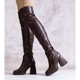 Botas longas de salto alto em couro ecológico Lamis castanho 1 Botas longas de salto alto em couro ecológico Lamis castanho 1