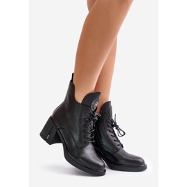Botins isolados com salto alto enorme, couro natural, preto Vinceza 66676 1