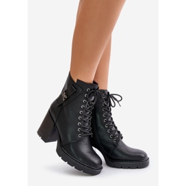 Jezzi Botins isolados com detalhe dourado, Preto Ivarisse 1