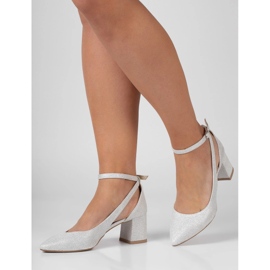 BUTDAM Sapatilhas de salto baixo com brilho prateado Gabi. prata 1