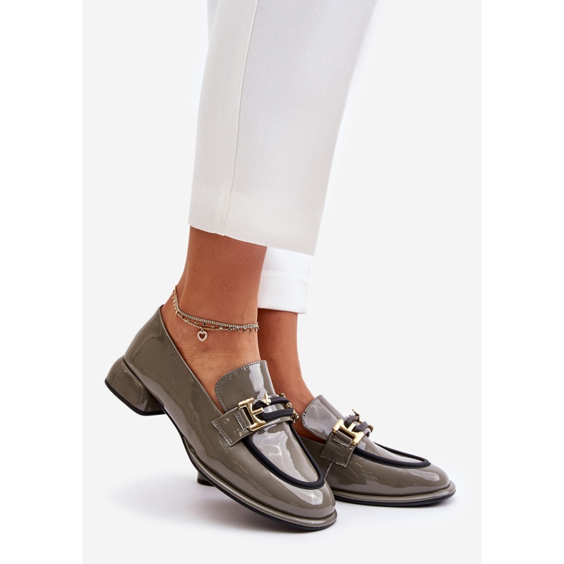 Sapatos femininos lacados em bloco com decoração Artiker 55C0412 cinza 1