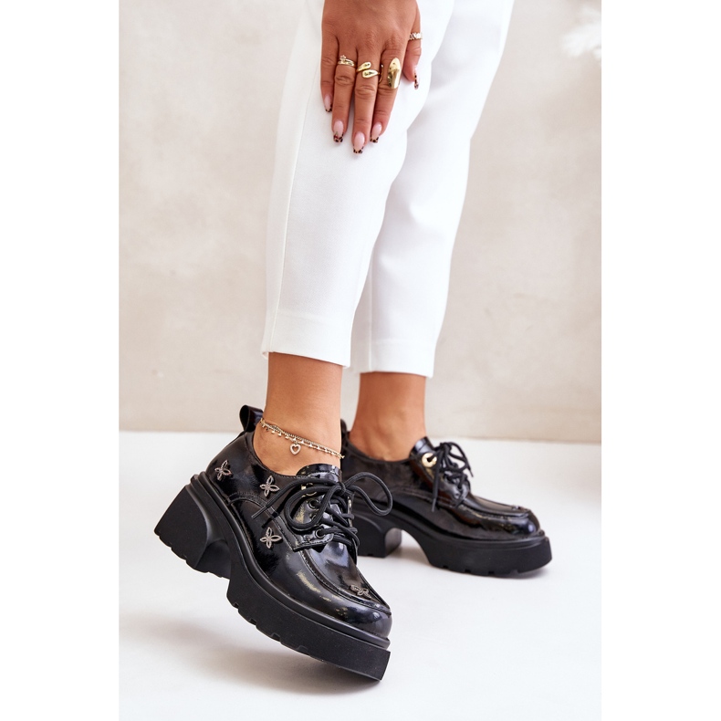 Sapatos femininos envernizados com decorações em couro natural Artiker 55C0419 preto 2