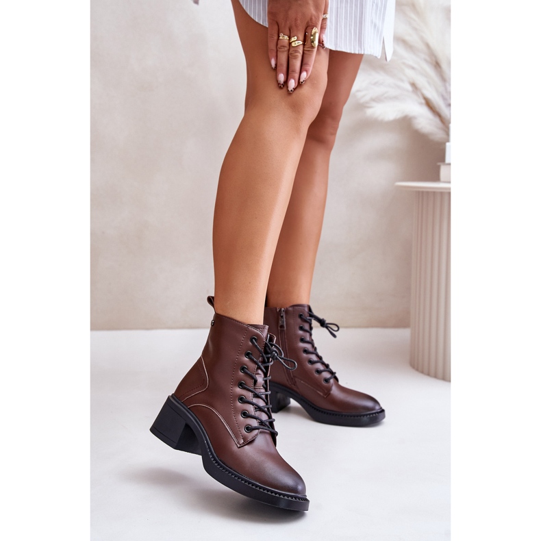 Botas femininas isoladas de salto baixo em couro natural Vinceza 66722 marrom 2
