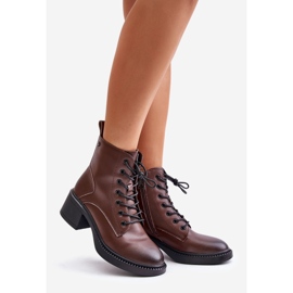 Botas femininas isoladas de salto baixo em couro natural Vinceza 66722 marrom 1
