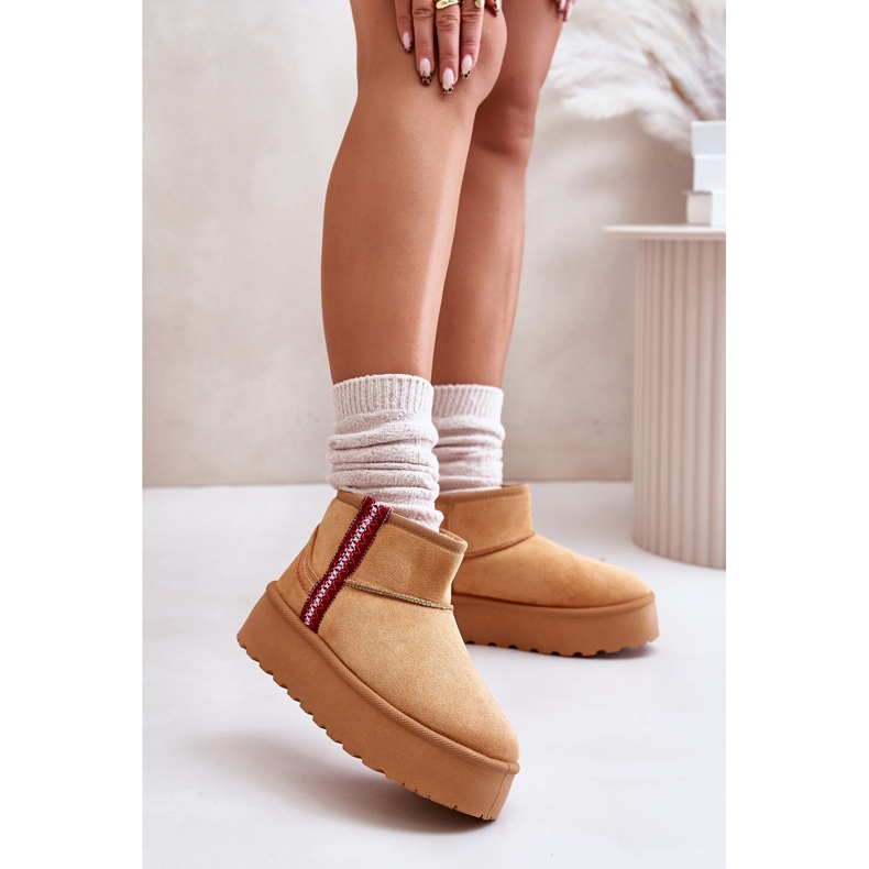 Botas de neve femininas isoladas Camel Lomessa na plataforma bege 2