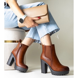 Botins marrons com salto alto da Maladi castanho 1
