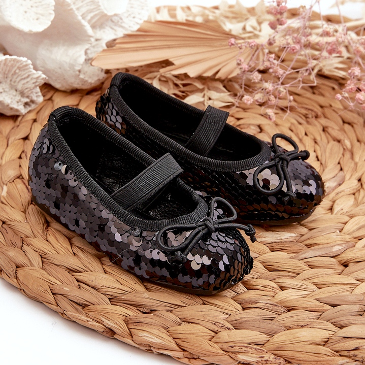 Ballerinas para meninas decoradas com lantejoulas e um laço preto 3