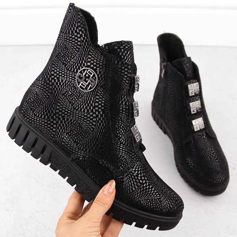 Botins femininos de couro preto na plataforma Filippo DBT6360 1