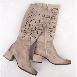 Botas femininas de camurça com aberturas isoladas cáqui Potocki 12506 bege 1 Botas femininas de camurça com aberturas isoladas cáqui Potocki 12506 bege 1