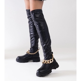 Botas rasteiras pretas com corrente da Aruen preto 1 Botas rasteiras pretas com corrente da Aruen preto 1
