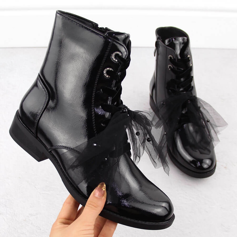 Botins pretos de couro envernizado com laço da S.Barski 1 Botins pretos de couro envernizado com laço da S.Barski 1