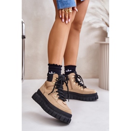 Botas femininas isoladas na plataforma marrom Jelenia marrom 2