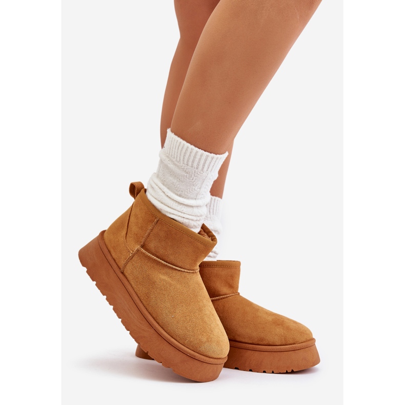 Botas femininas de neve com plataforma baixa isoladas com pele de camelo Saldren marrom 1
