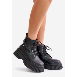 Botins Trapper de couro isolados com sola enorme GOE OO2N4126 preto 1 Botins Trapper de couro isolados com sola enorme GOE OO2N4126 preto 1