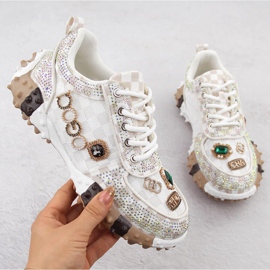 Sapatos femininos ricamente decorados com zircões, brancos Potocki 16324 1