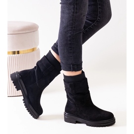 Botins pretos com meia Ralia 2