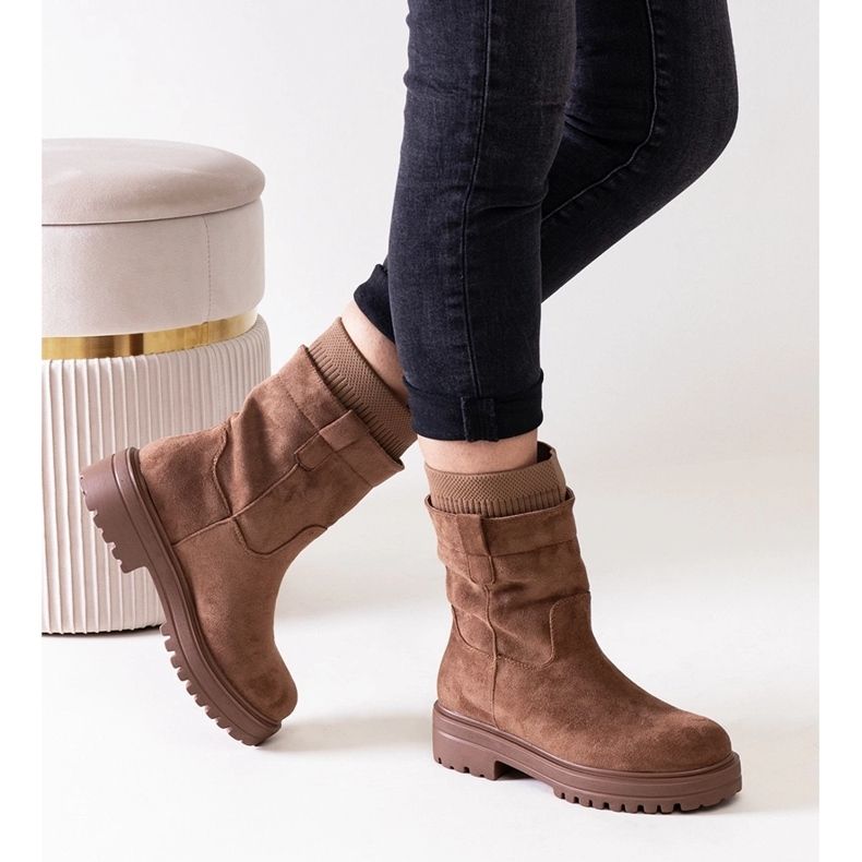 Botins castanhos com meia Ralia 2