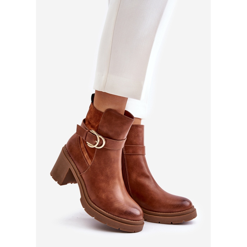 Botas femininas de salto alto com zíper camelo isolado Inabelle castanho 1 Botas femininas de salto alto com zíper camelo isolado Inabelle castanho 1