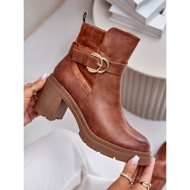 Botas femininas de salto alto com zíper camelo isolado Inabelle castanho 2
