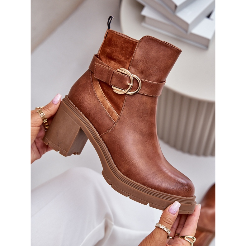 Botas femininas de salto alto com zíper camelo isolado Inabelle marrom 2