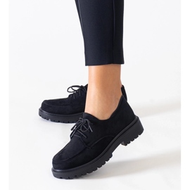 Sapatos casuais pretos com cadarço em camurça ecológica da Eduardana 1