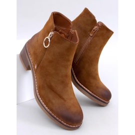 Botins Levere Camel com salto baixo em nobuck marrom 1
