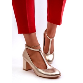 Mascara Bombas femininas com couro ecológico no posto de metalic dourado 4