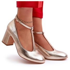 Mascara Bombas femininas com couro ecológico no posto de metalic dourado 7