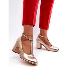 Mascara Bombas femininas com couro ecológico no posto de metalic dourado 3