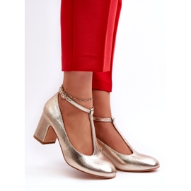 Mascara Bombas femininas com couro ecológico no posto de metalic dourado 2